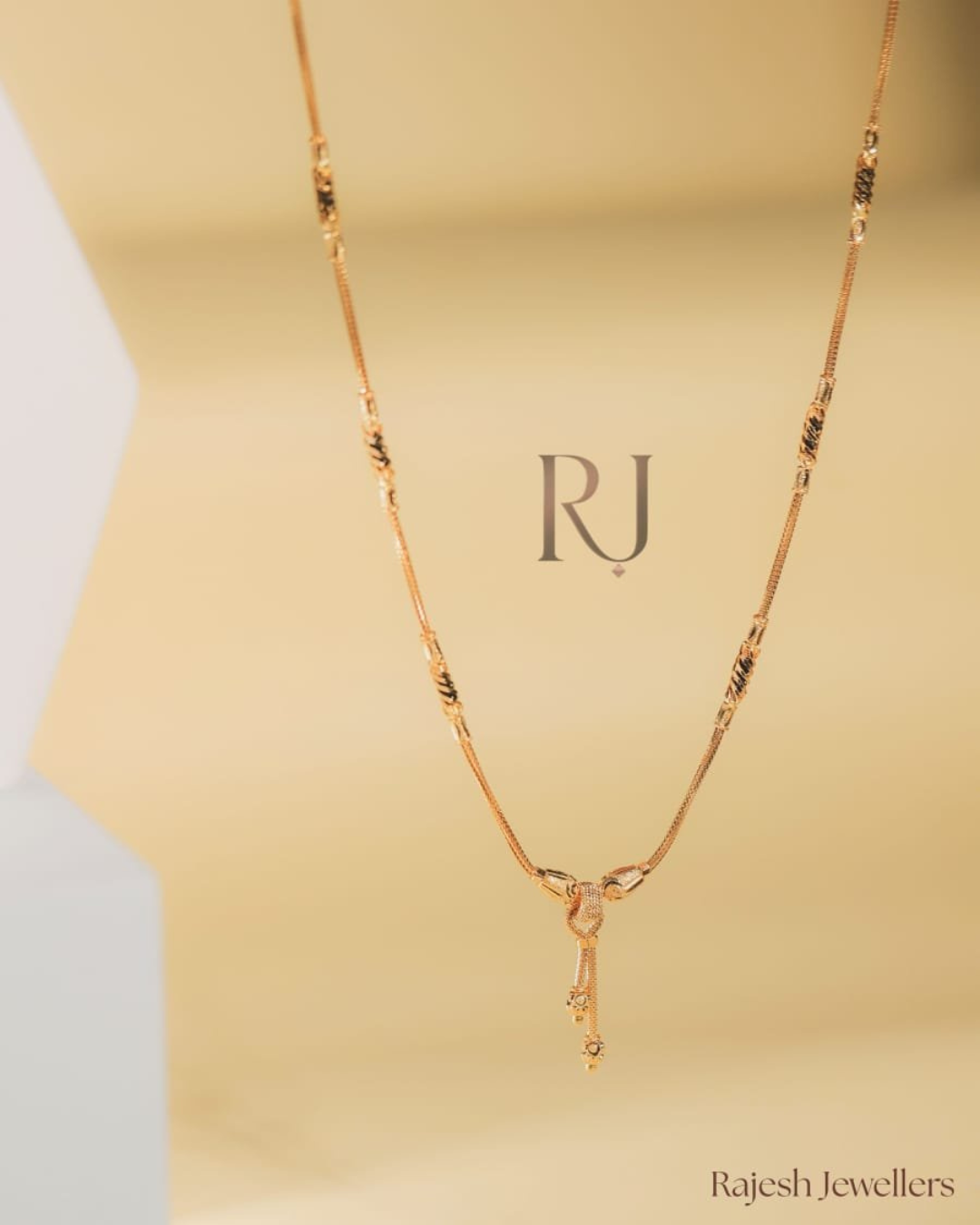 Gold jewellery piece