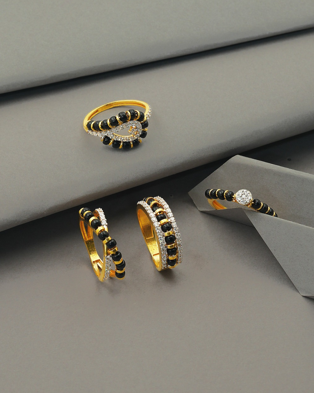 Gold jewellery piece