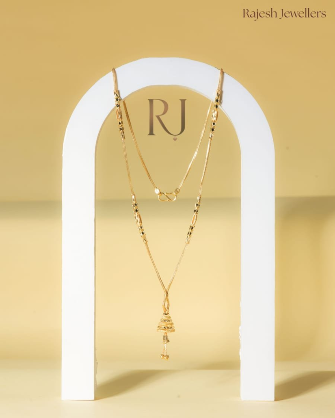 Gold jewellery piece