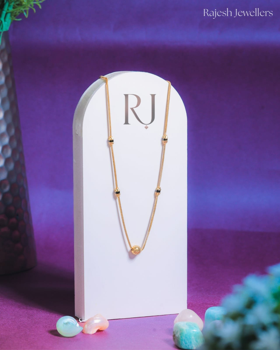 Gold jewellery piece